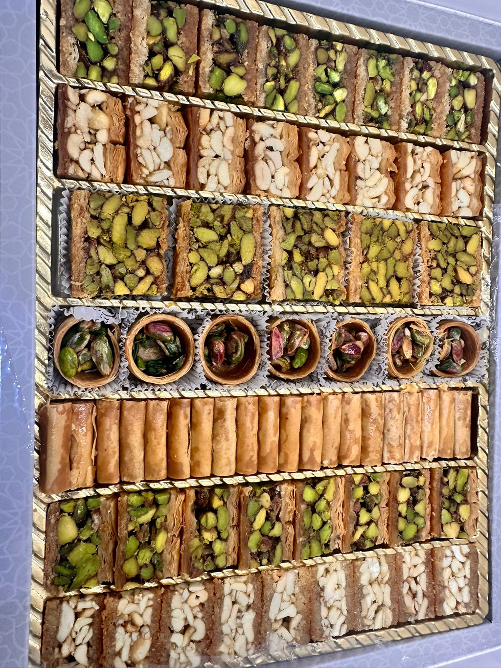 بقلاوة بالفستق الحلبي والكاجو( Pistachio & Cashew Baklava (750g)