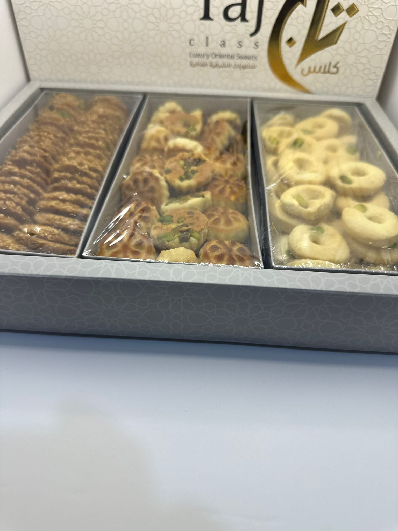 Dry Sweets Box (Barazek + Maamoul + Gharibeh) 1kg